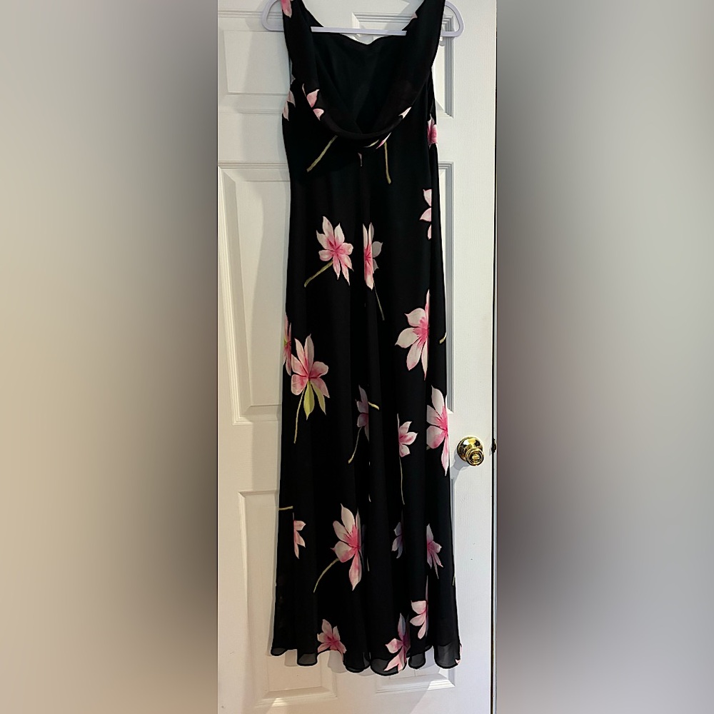 Beautiful Dress! - Picture 14 of 15